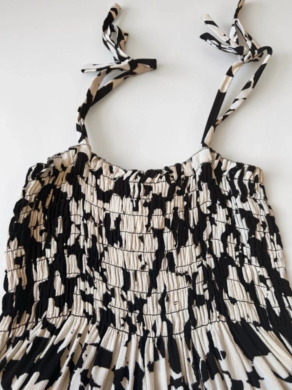 Kate Spade Black and White Crepe Floral Smocked Midi Dress Tiered Strappy Sz 10